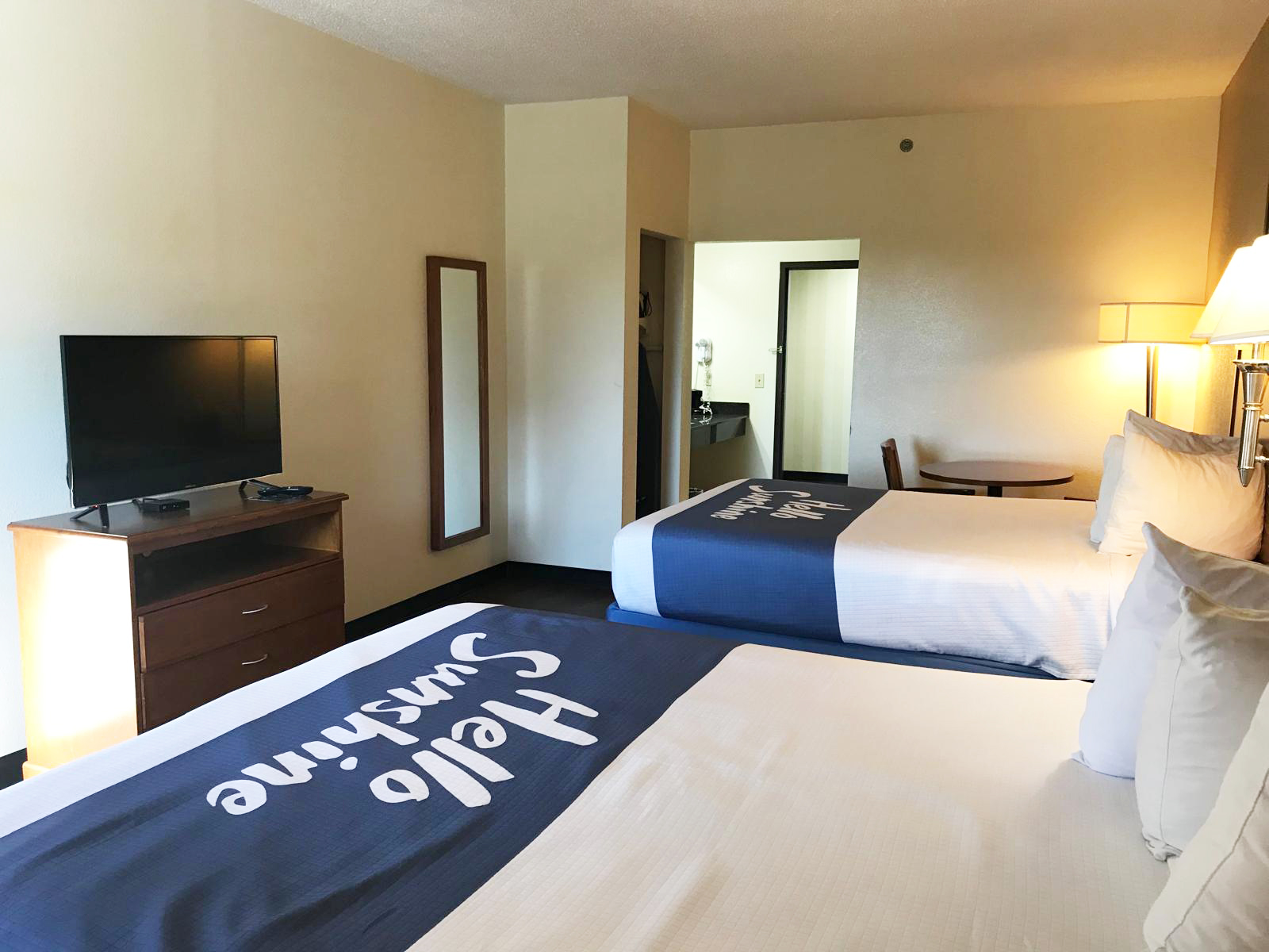 hampton-suites-albany-at-albany-mall
